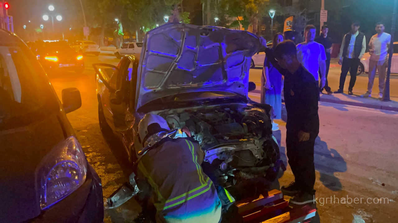 Kontrolden Cikan Pikap Karsi Seride Gecerek Park Halindeki Araclara Carpti 1 Yarali0
