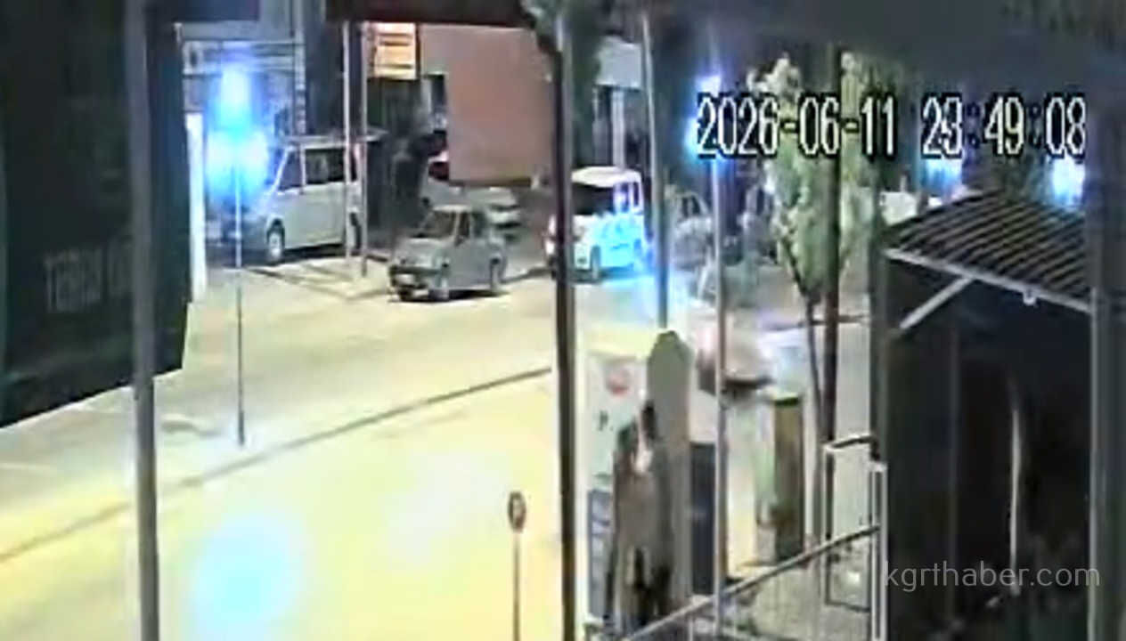 Kontrolden Cikan Pikap Karsi Seride Gecerek Park Halindeki Araclara Carpti 1 Yarali11