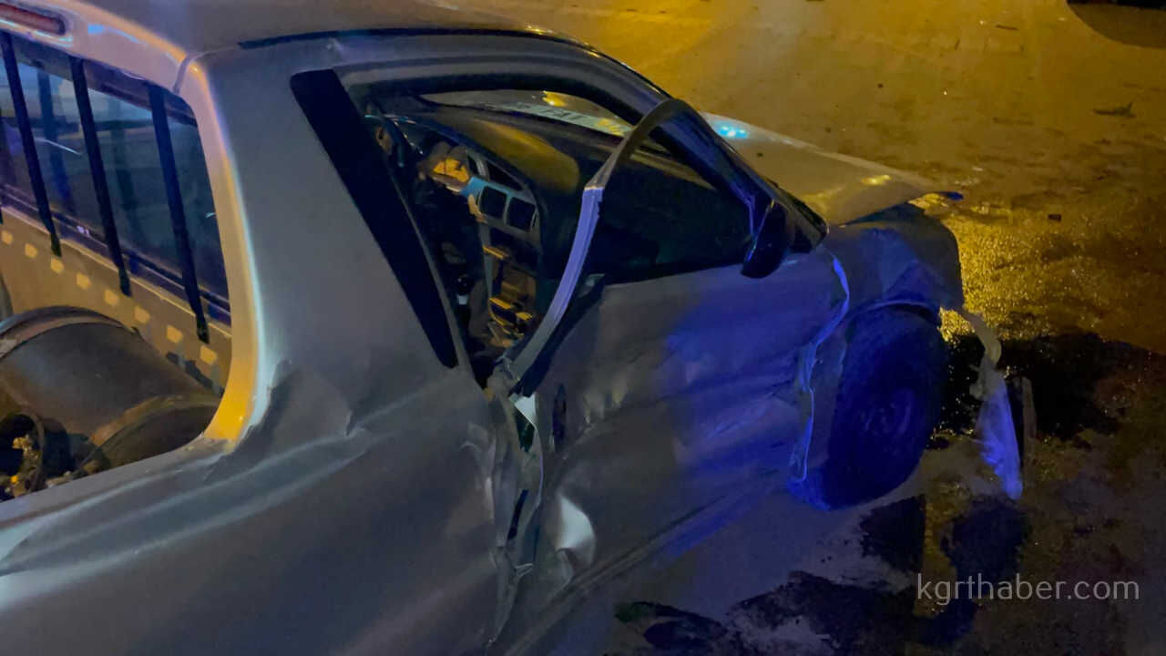 Kontrolden Cikan Pikap Karsi Seride Gecerek Park Halindeki Araclara Carpti 1 Yarali4