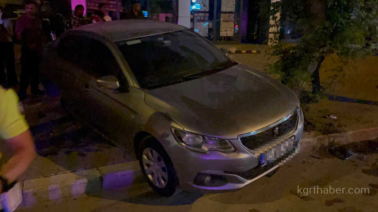 Kontrolden Cikan Pikap Karsi Seride Gecerek Park Halindeki Araclara Carpti 1 Yarali8