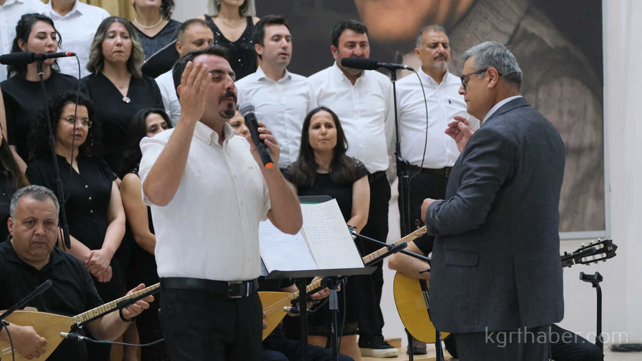 Maarif Halk Danslari Ekibi Ve Korosu Izleyenleri Hayran Birakti0