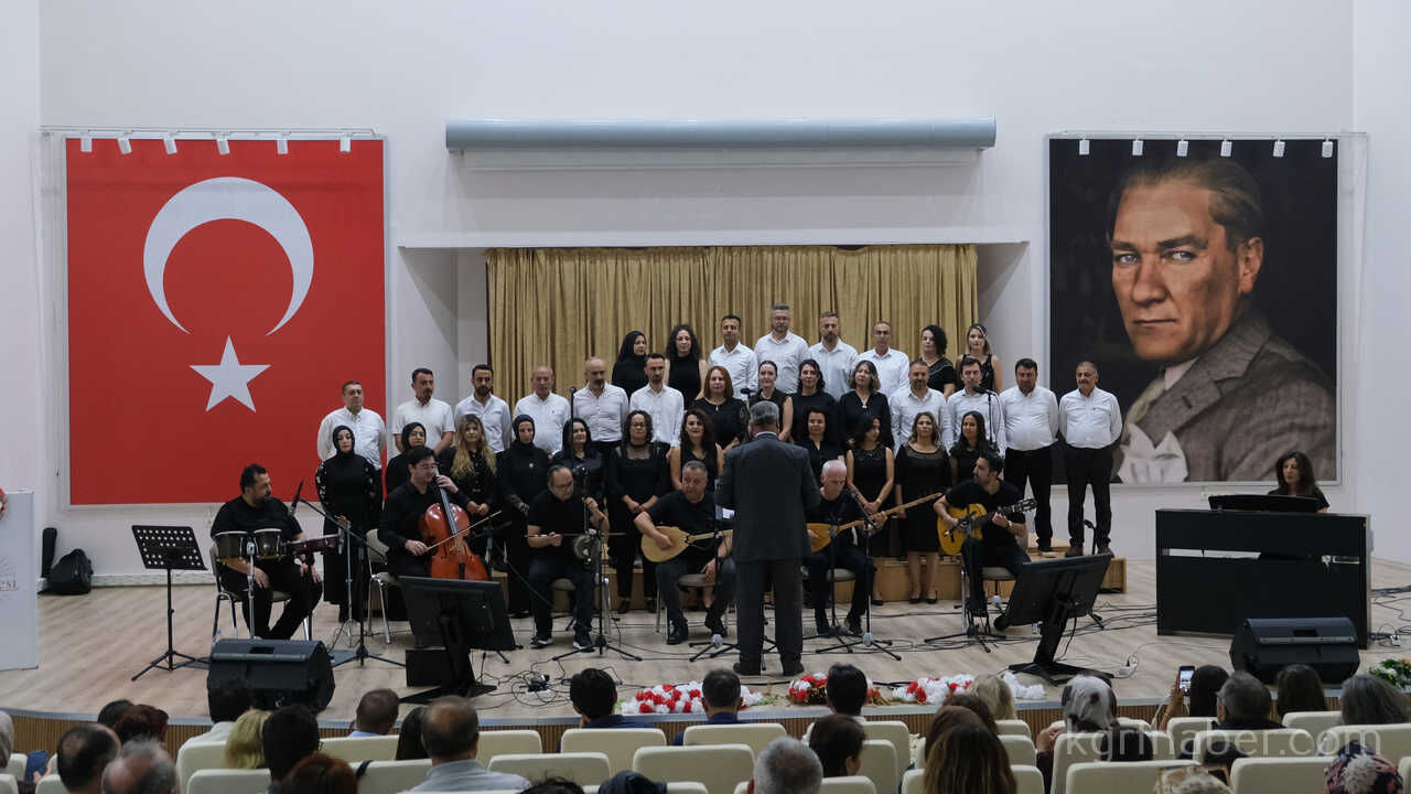 Maarif Halk Danslari Ekibi Ve Korosu Izleyenleri Hayran Birakti3