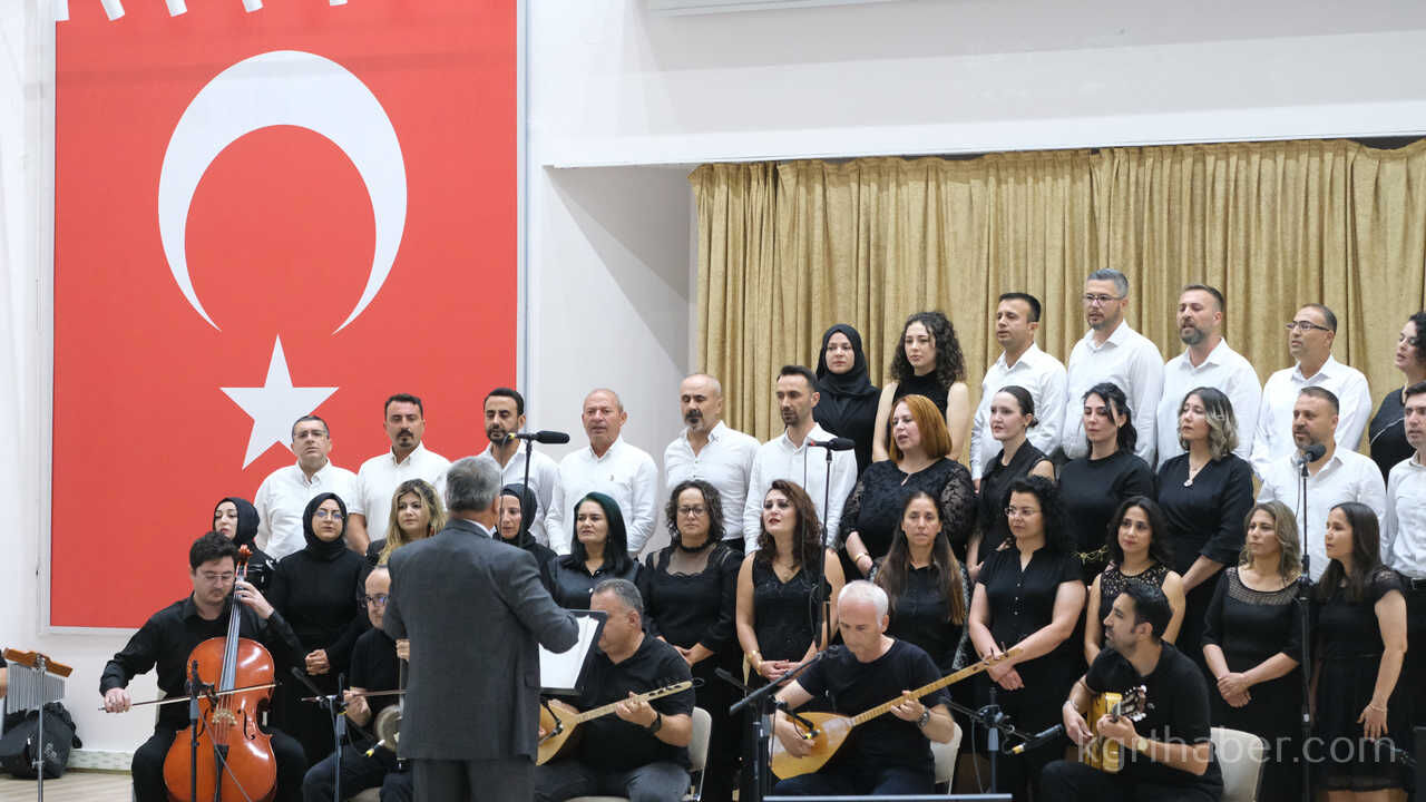 Maarif Halk Danslari Ekibi Ve Korosu Izleyenleri Hayran Birakti7