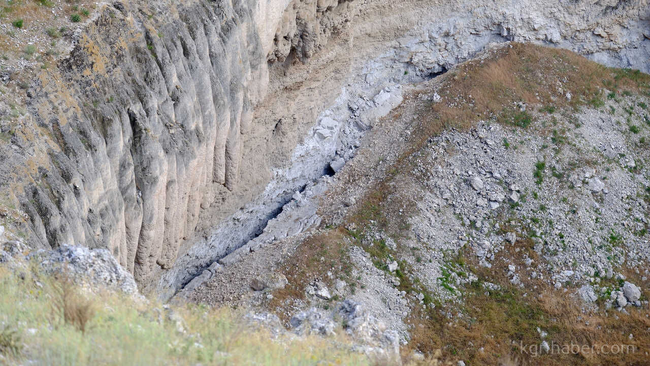 Masmavi Suyuyla Biliniyordu Kuruyan Obruk Golu Su Tutmadi1
