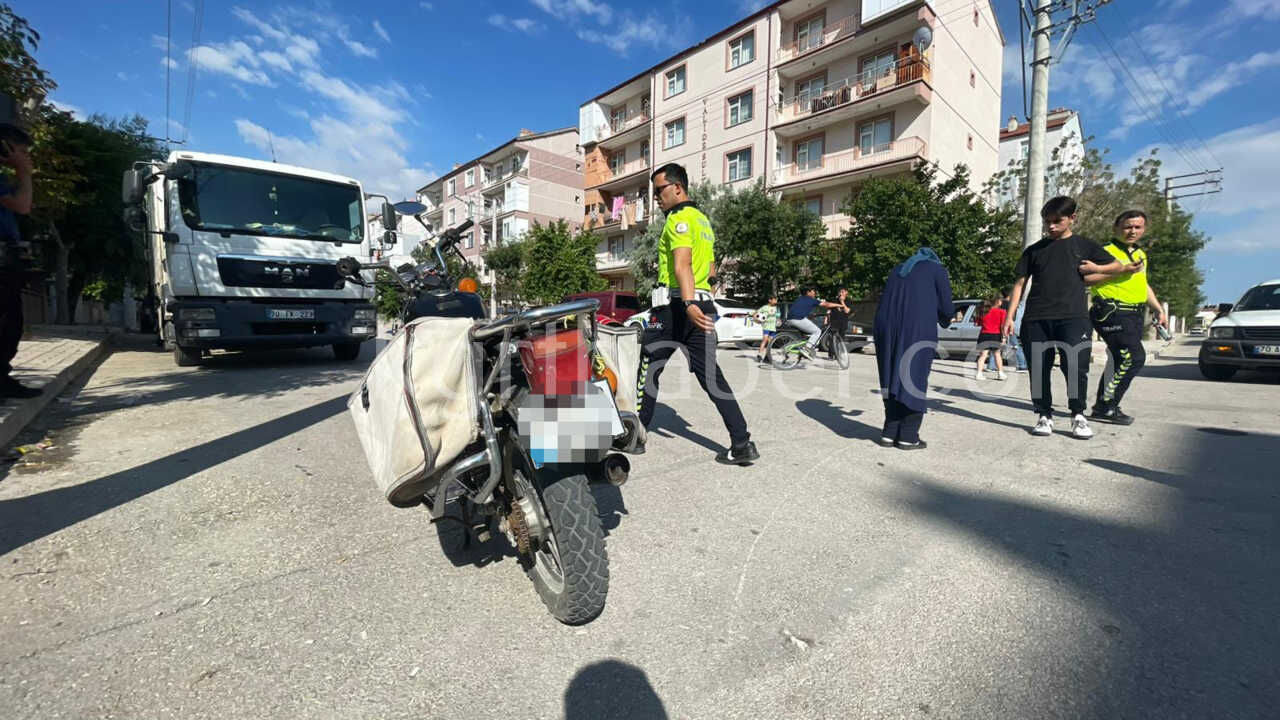 Motosikletle Carpisan Otomobil Kaza Yerinden Ayrildi 46 Bin Lira Ceza Kesildi3