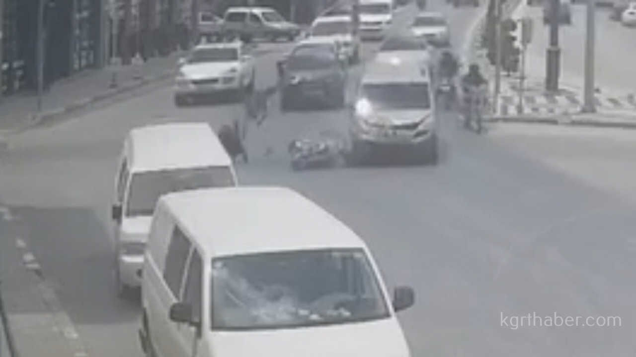 Motosiklettekiler Boyle Savruldu 2 Yarali0