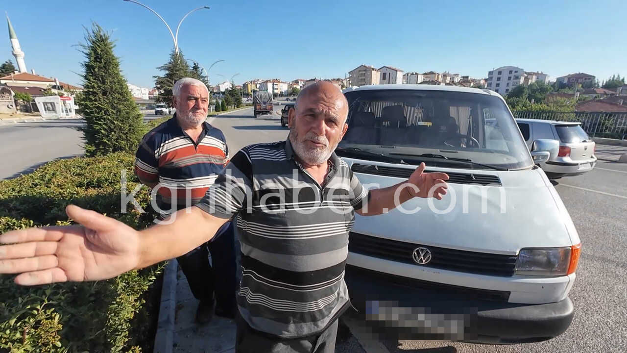 Yasli Adam Kazada Yan Yatan Minibusunu Kendi Kaldirdi2