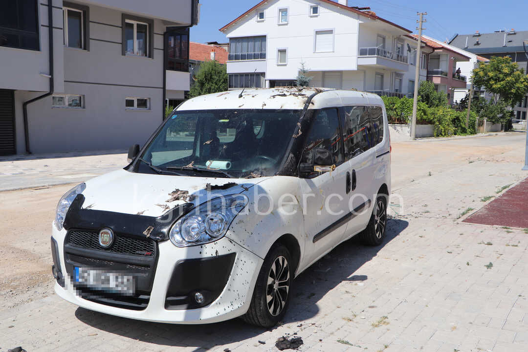 Apartman Mustemilatinda Yangin Cikti Park Halindeki Arac Zarar Gordu11
