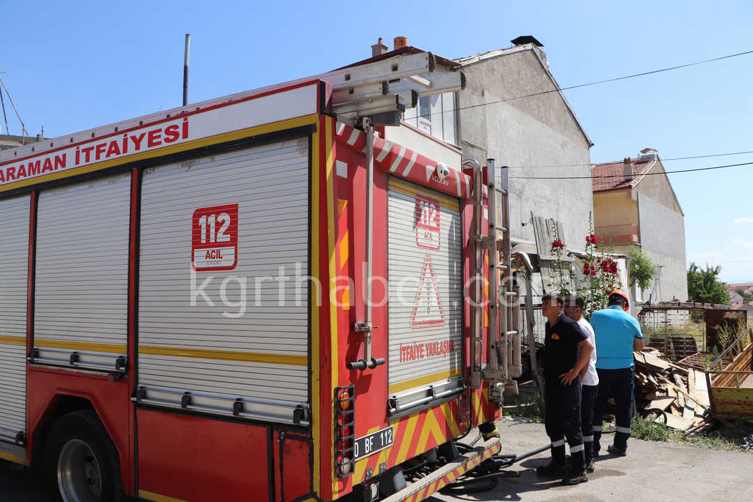 Apartman Mustemilatinda Yangin Cikti Park Halindeki Arac Zarar Gordu6