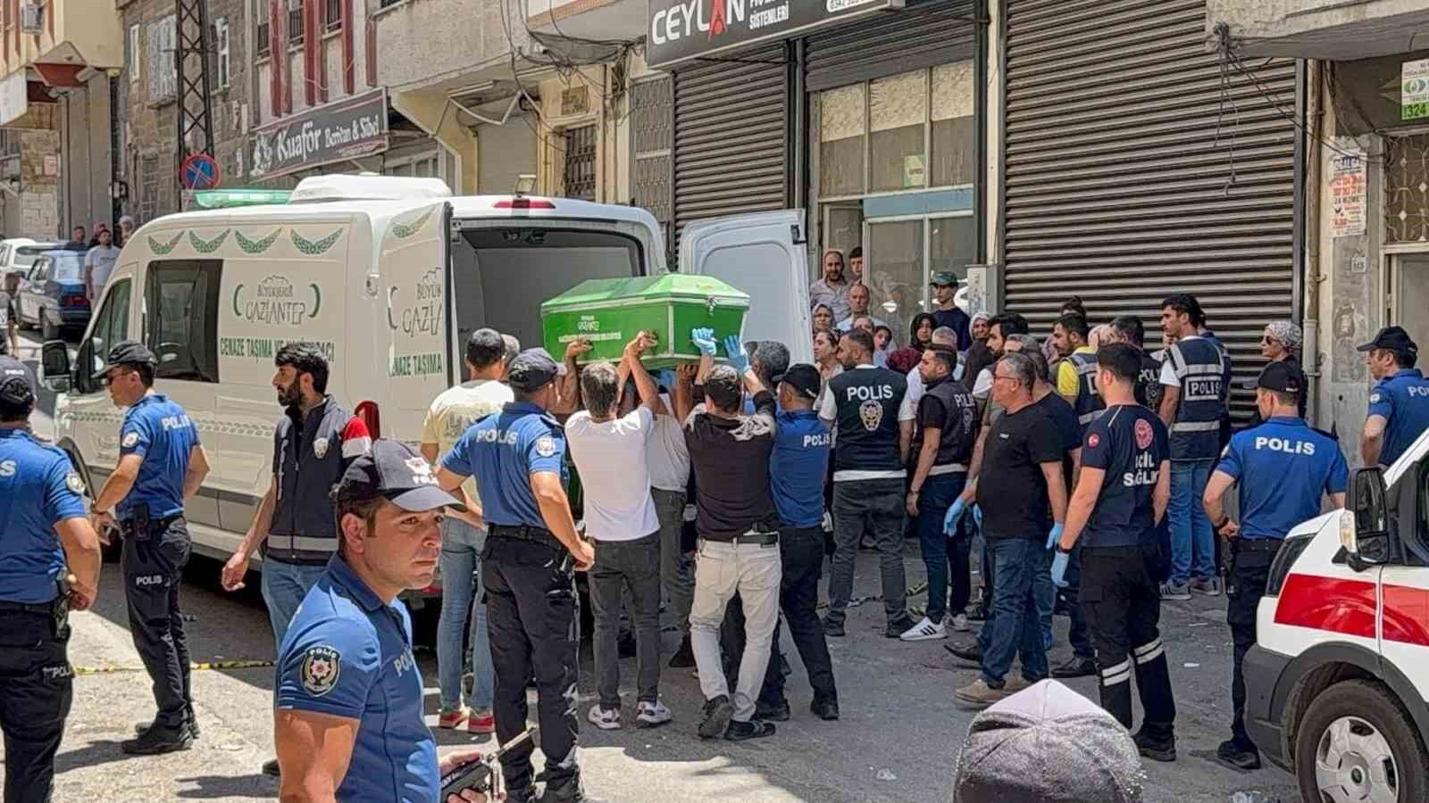 Cezaevinden Izinle Cikti Eve Doner Donmez Dehset Sacti (2)