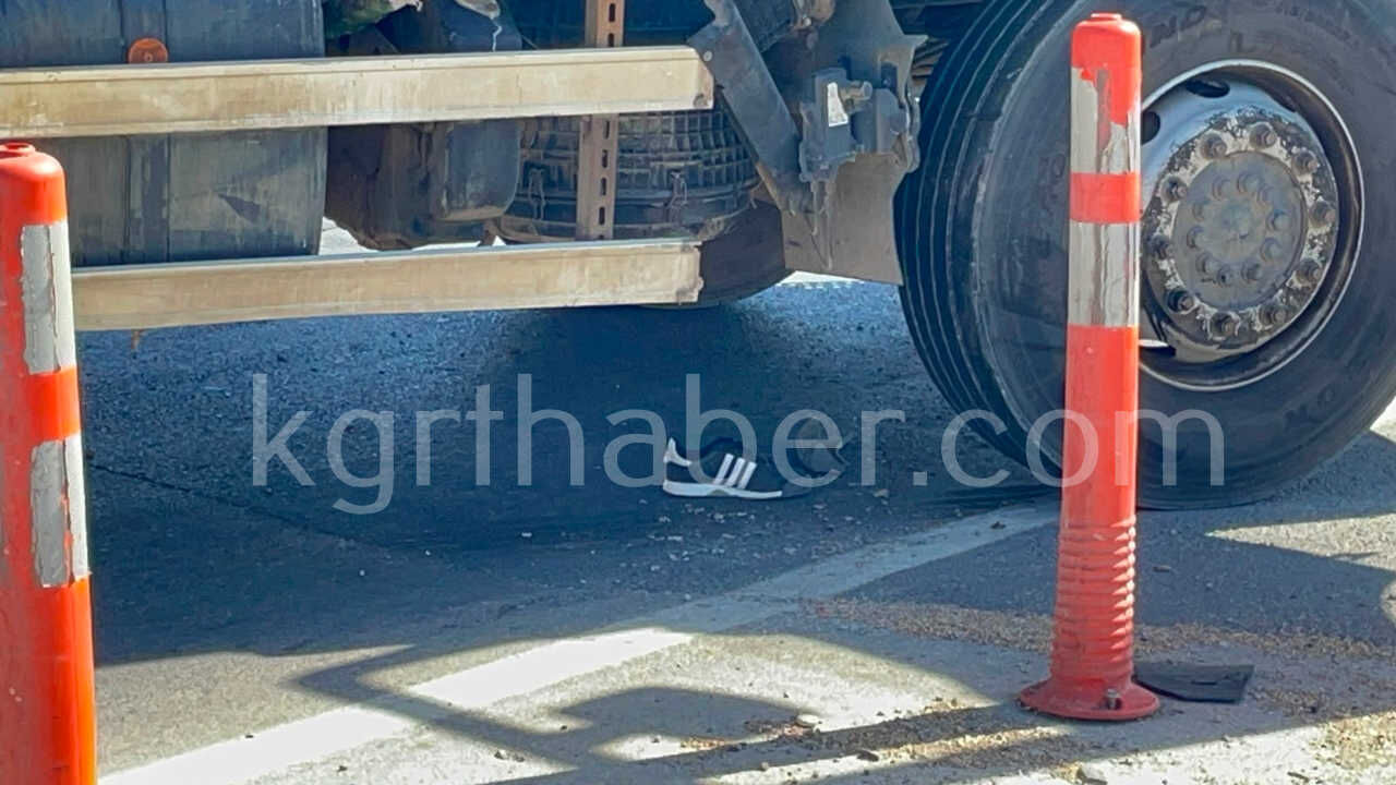 Cop Kamyonu Ile Carpisan Motosikletli Agir Yaralandi (1)