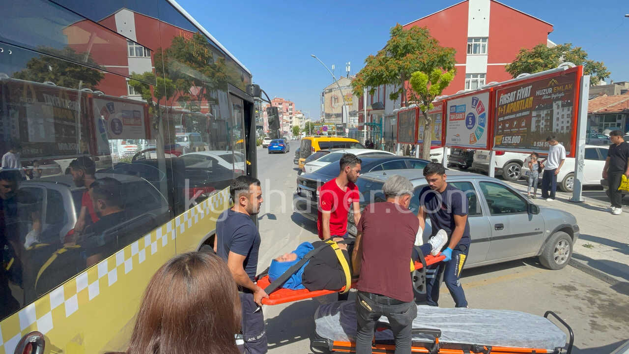 Halk Otobusunun Ani Fren Yapmasiyla Yere Dusen Yolcu Yaralandi3