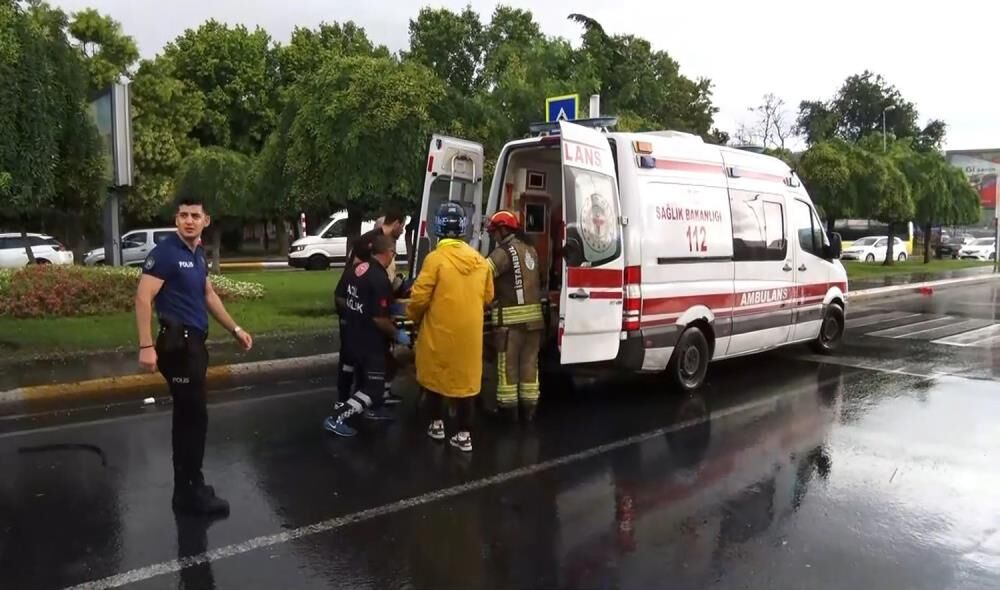 Istanbulda Yolcu Otobusu Kazasi Yaralilar Var3