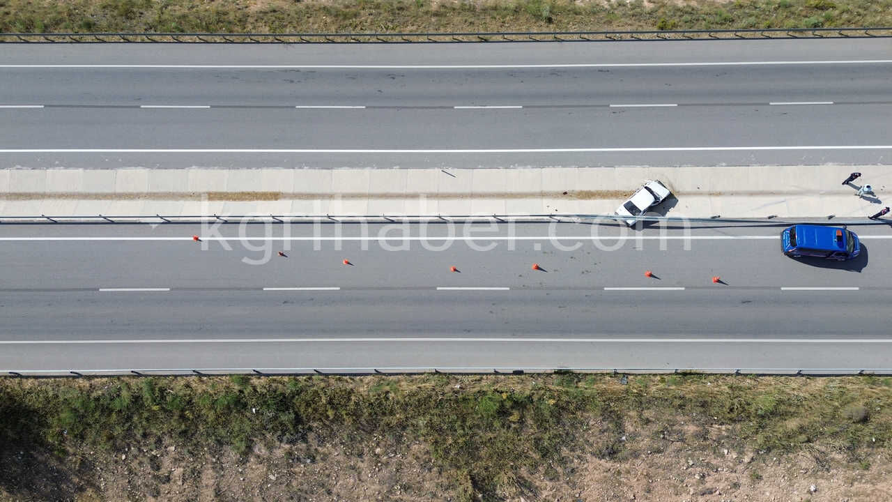 Karaman Eregli Yolunda Feci Kaza Tofas Bariyerlere Carpti1