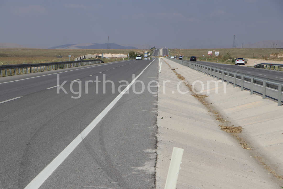Karaman Eregli Yolunda Feci Kaza Tofas Bariyerlere Carpti22