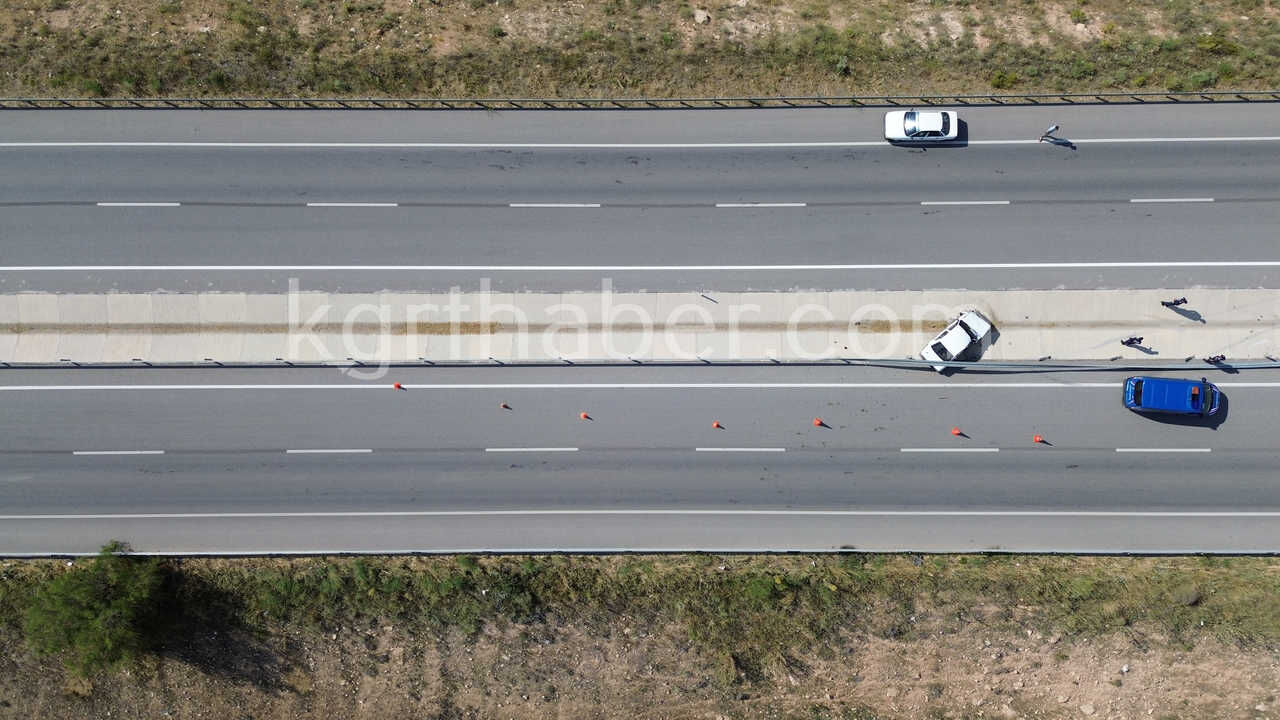 Karaman Eregli Yolunda Feci Kaza Tofas Bariyerlere Carpti3