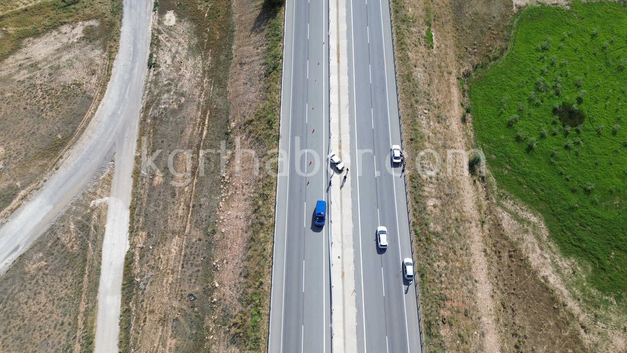 Karaman Eregli Yolunda Feci Kaza Tofas Bariyerlere Carpti6