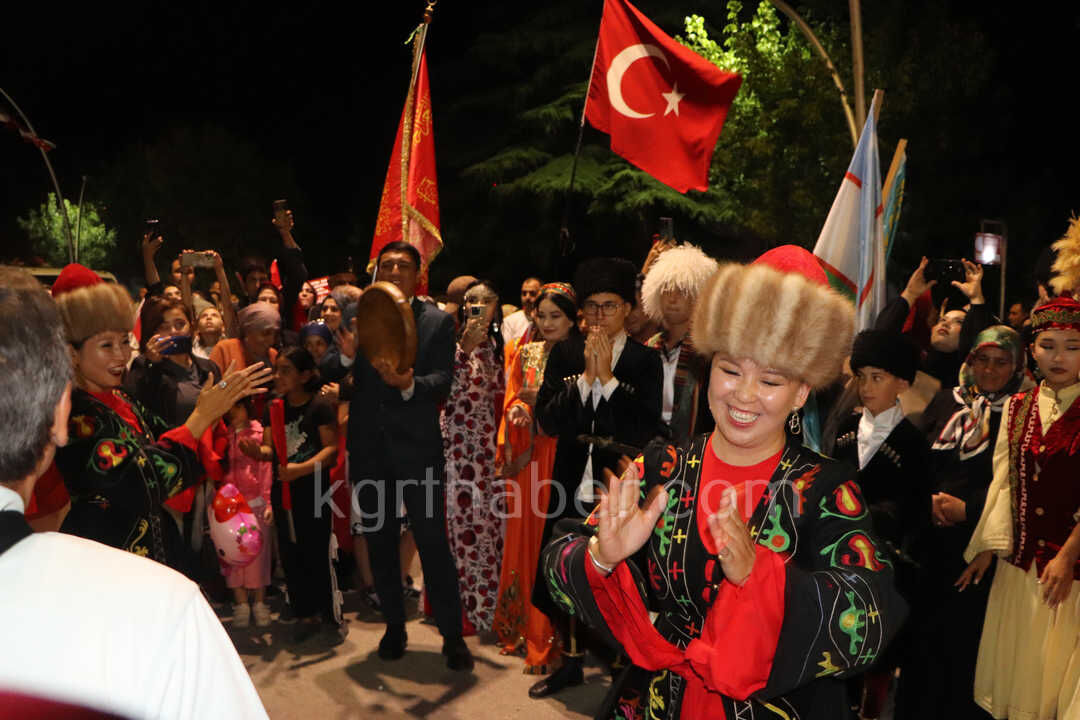 Karamanda 8 Uluslararasi Turk Dunyasi Soleni Yuruyusle Basladi10