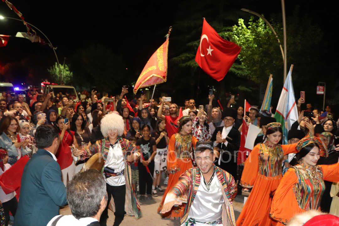 Karamanda 8 Uluslararasi Turk Dunyasi Soleni Yuruyusle Basladi11
