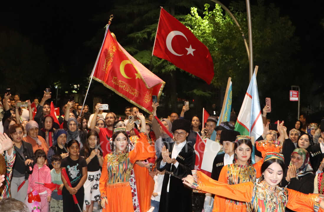 Karamanda 8 Uluslararasi Turk Dunyasi Soleni Yuruyusle Basladi13