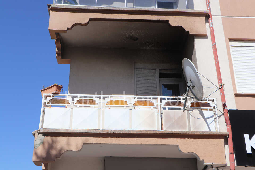 Karamanda Apartman Balkonunda Yangin Panigi3