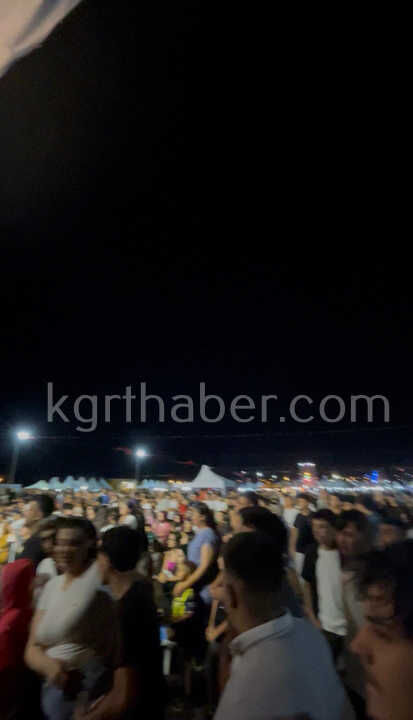 Karamanda Festival Heyecanina Firtina Arasi2