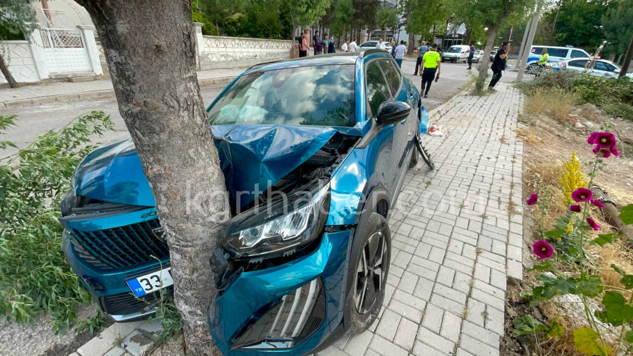 Karamanda Iki Suv Arac Kavsakta Carpisti 1 Yarali4