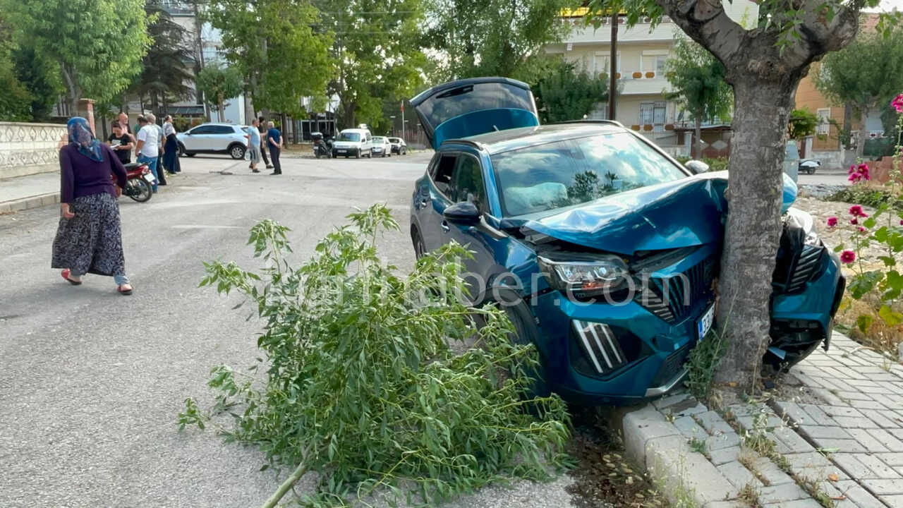 Karamanda Iki Suv Arac Kavsakta Carpisti 1 Yarali6