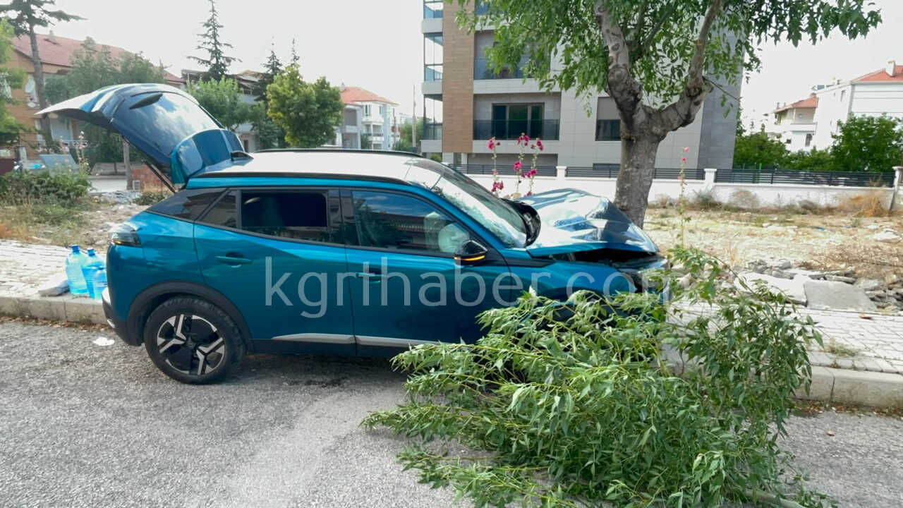 Karamanda Iki Suv Arac Kavsakta Carpisti 1 Yarali7