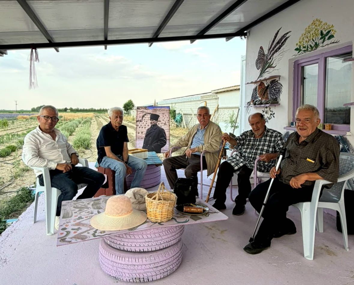 Karamanda Kurakliga Alternatif Olan Lavanta Bahcesi Kapilarini Ziyarete Acti (13)