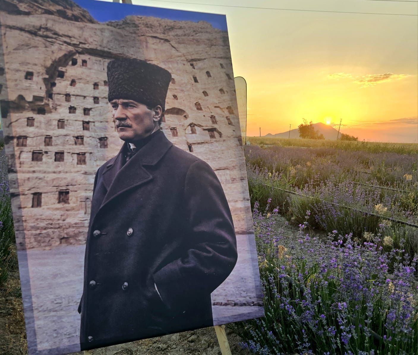 Karamanda Kurakliga Alternatif Olan Lavanta Bahcesi Kapilarini Ziyarete Acti (2)
