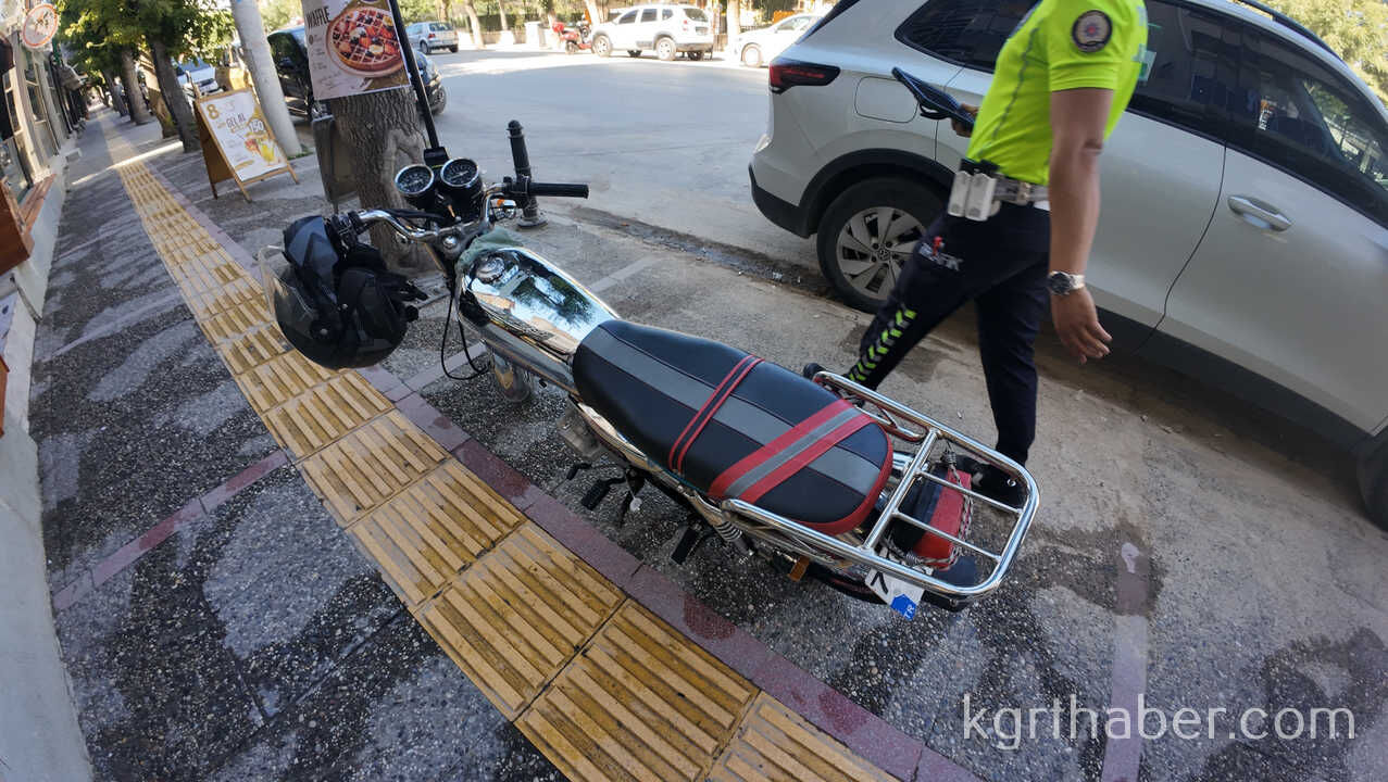 Karamanda Motosikletler Kavsakta Carpisti 2 Yarali1