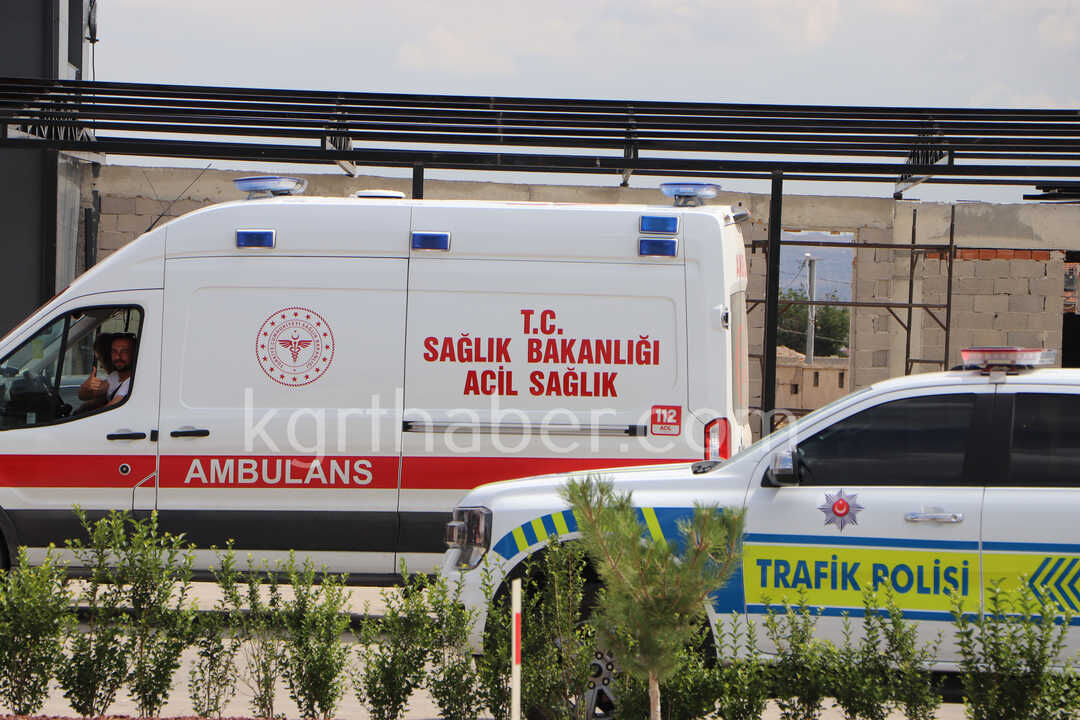 Karamanda Otomobil Bariyerlere Carpti Kaza Ani Kamerada2