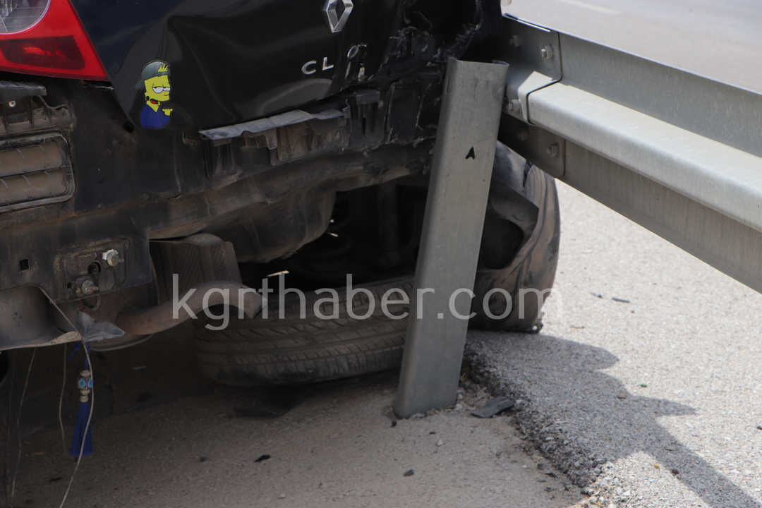 Karamanda Otomobil Bariyerlere Carpti Kaza Ani Kamerada5