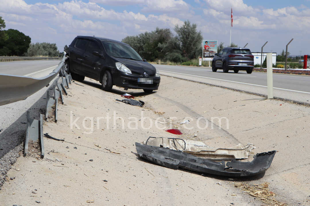 Karamanda Otomobil Bariyerlere Carpti Kaza Ani Kamerada7