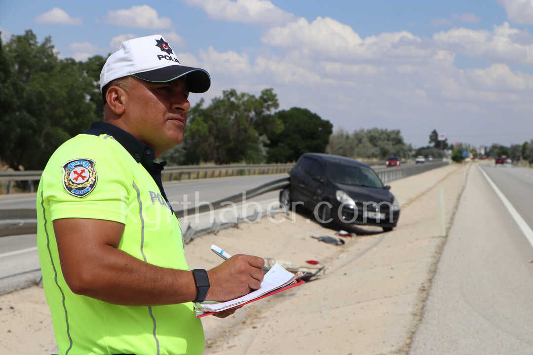 Karamanda Otomobil Bariyerlere Carpti Kaza Ani Kamerada9
