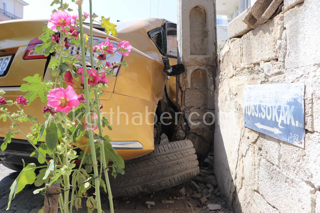 Karamanda Taksi Ile Otomobilin Carpistigi Kaza Kamerada 3 Yarali2