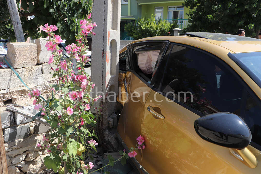 Karamanda Taksi Ile Otomobilin Carpistigi Kaza Kamerada 3 Yarali3