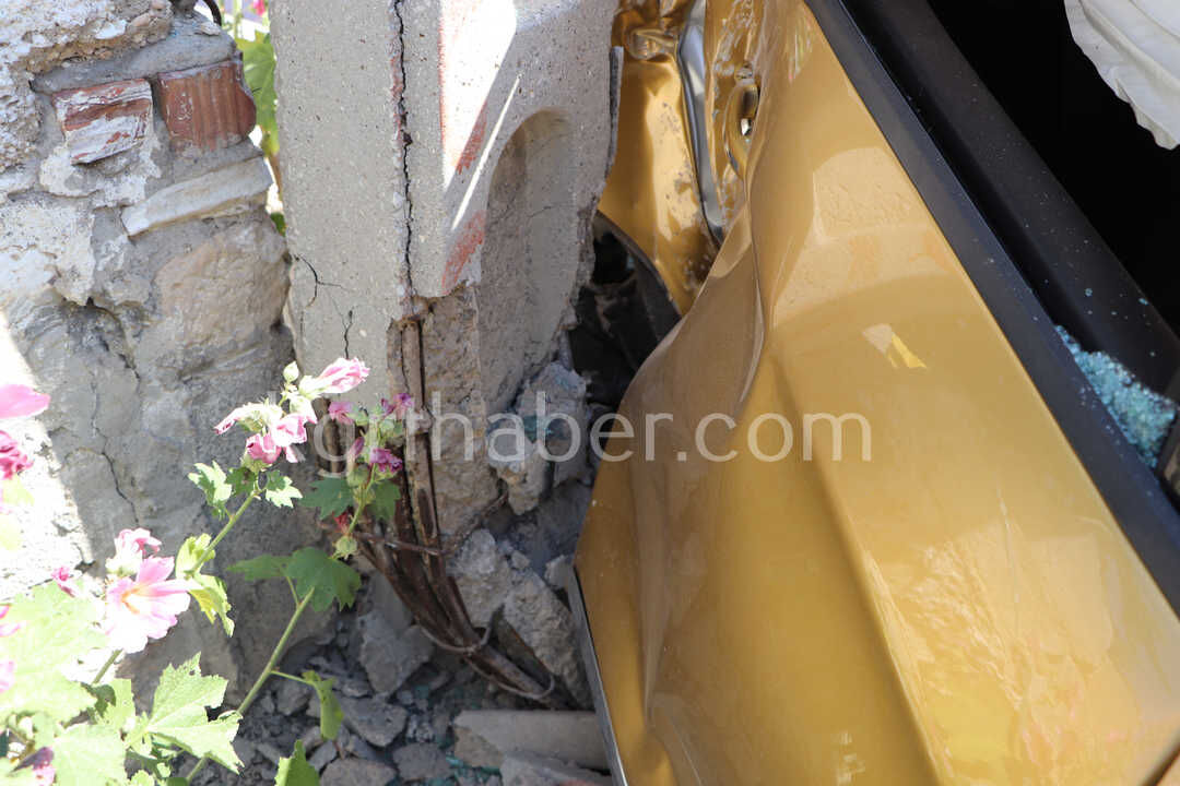 Karamanda Taksi Ile Otomobilin Carpistigi Kaza Kamerada 3 Yarali4