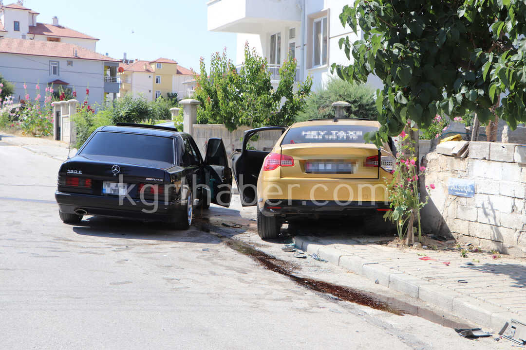 Karamanda Taksi Ile Otomobilin Carpistigi Kaza Kamerada 3 Yarali8