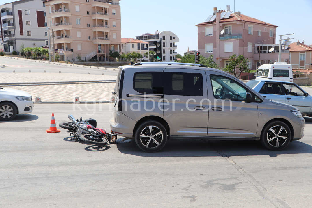 Kirmizi Isikta Duran Hafif Ticari Araca Motosiklet Arkadan Carpti 1 Yarali1