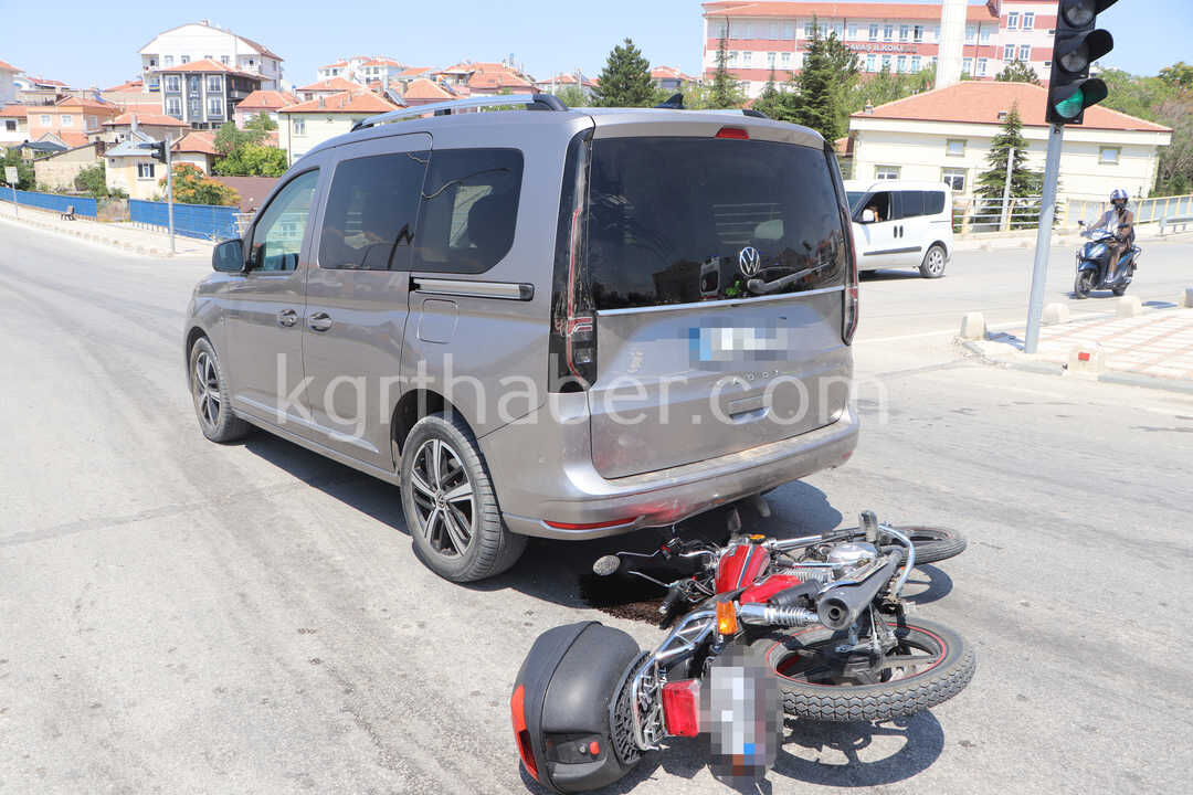 Kirmizi Isikta Duran Hafif Ticari Araca Motosiklet Arkadan Carpti 1 Yarali8