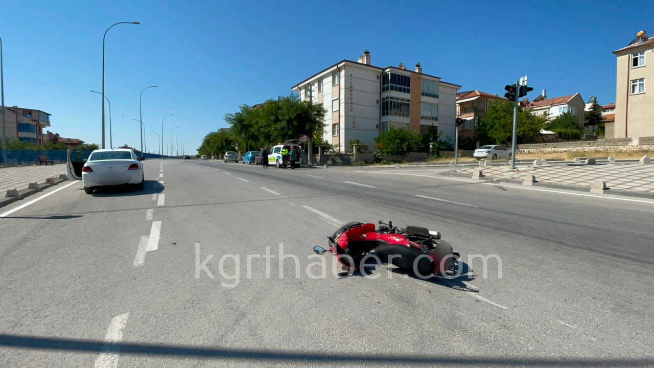 Kirmizi Isikta Gecen Surucu Kazaya Sebep Oldu 1 Yarali10