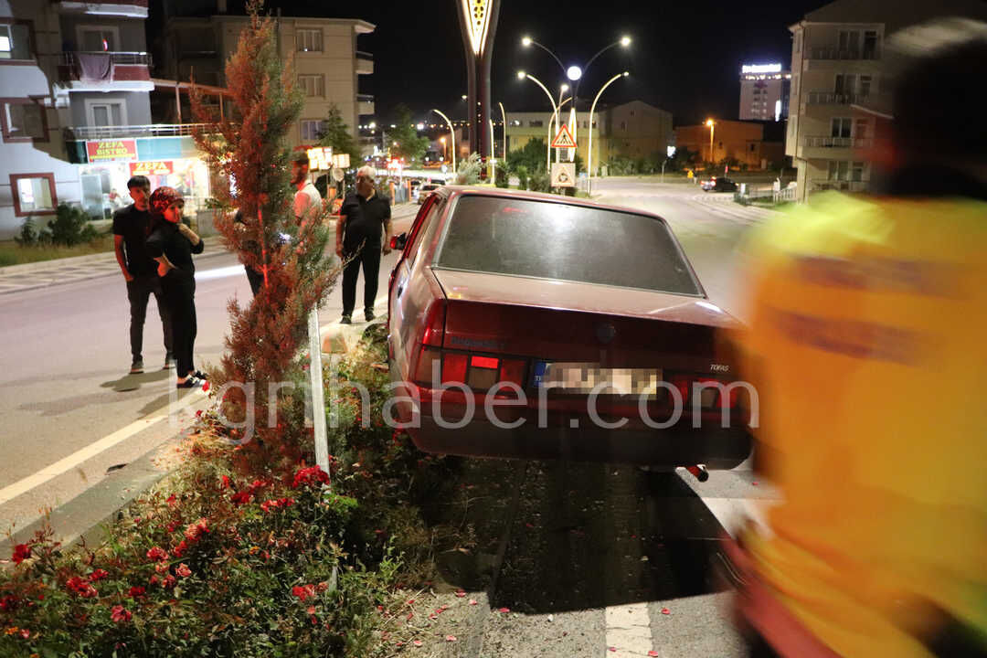 Kontrolden Cikan Otomobil Refuje Cikti 1 Yarali3