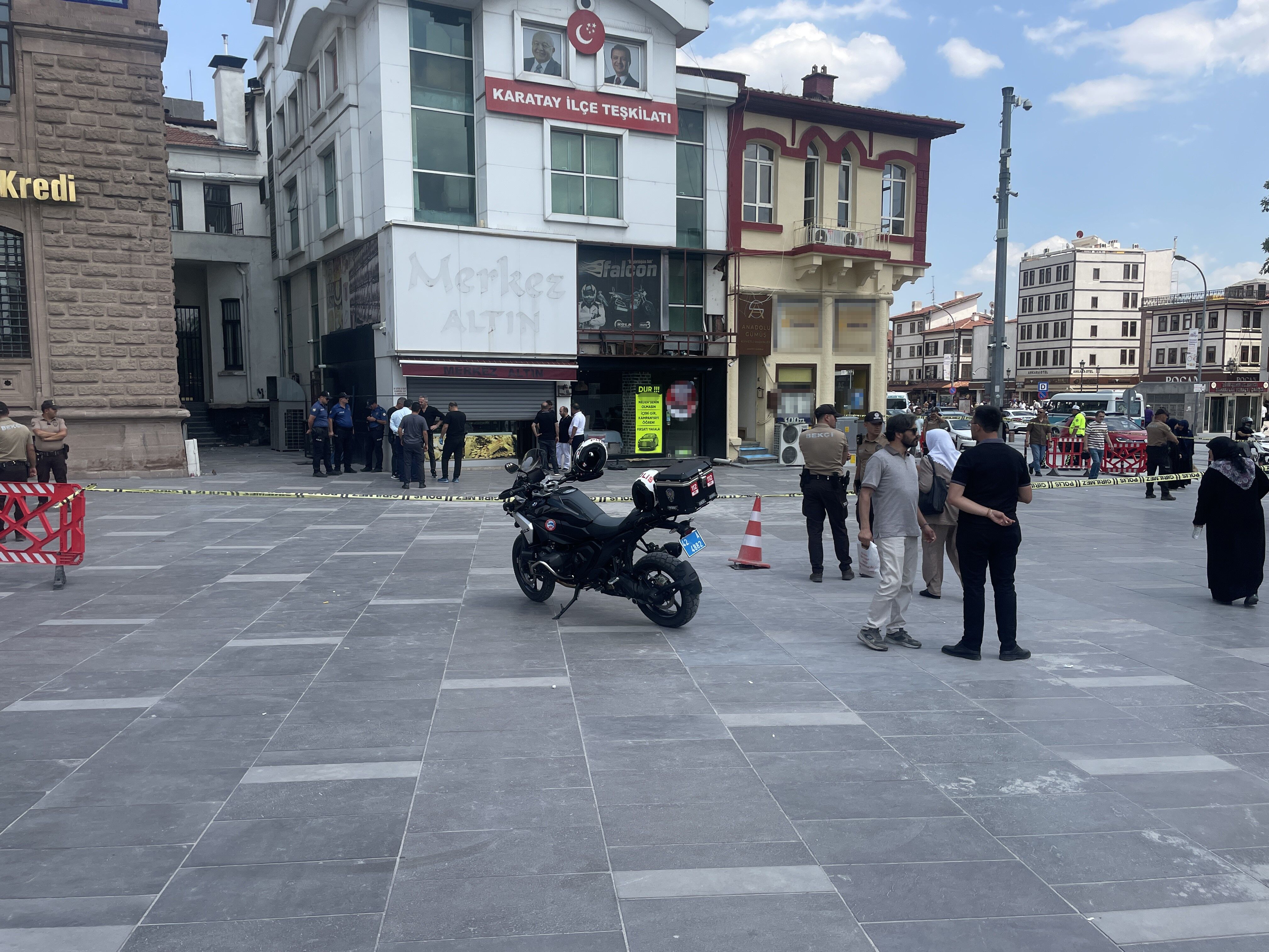 Konyada Kanli Hesaplasma Once Kuyumcuyu Oldurdu Sonra Kendini Vurdu (2)