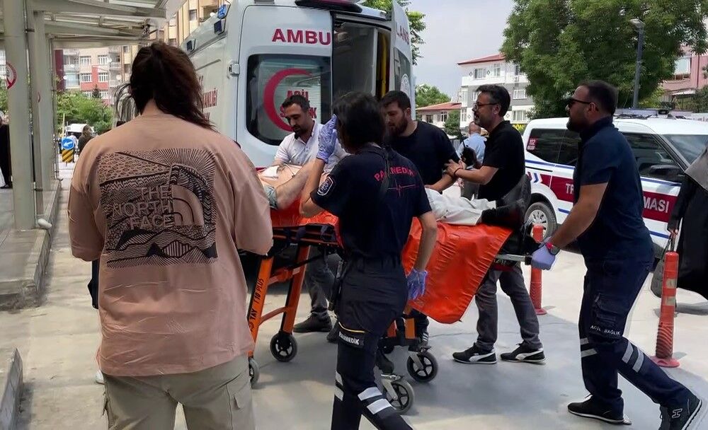 Konyada Kanli Hesaplasma Once Kuyumcuyu Oldurdu Sonra Kendini Vurdu (3)