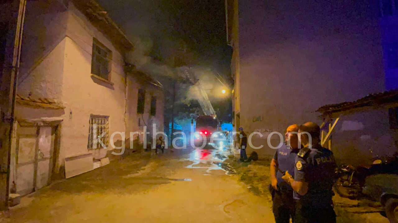 Metruk Binada Cikan Yangin Mahalleyi Sokaga Doktu11