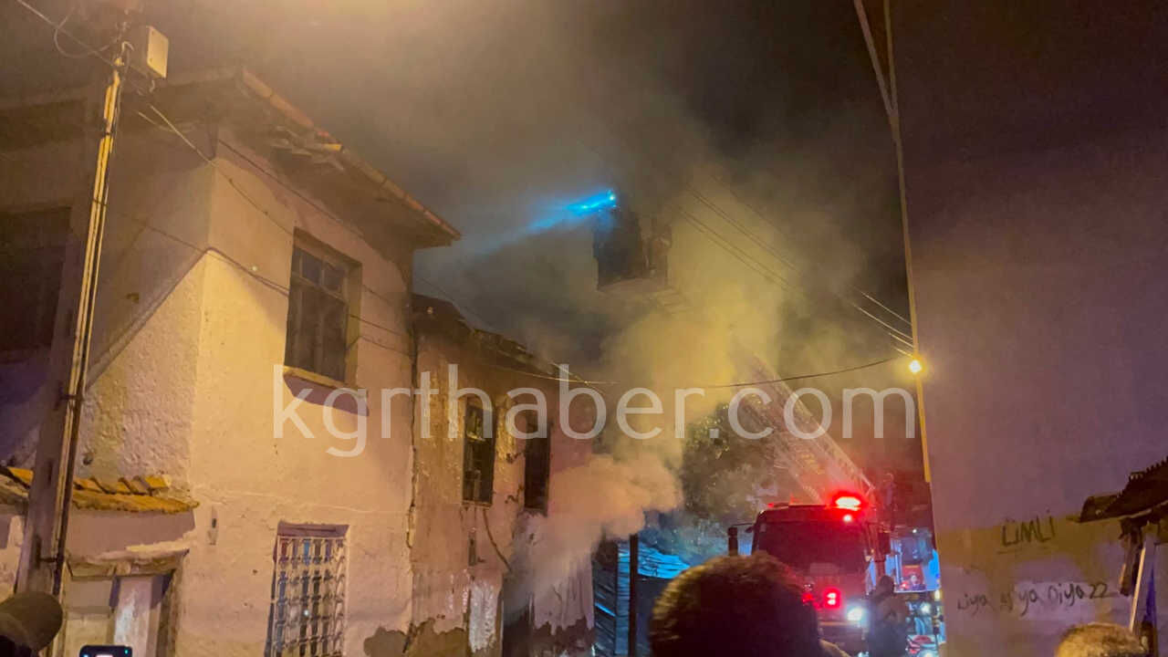 Metruk Binada Cikan Yangin Mahalleyi Sokaga Doktu12