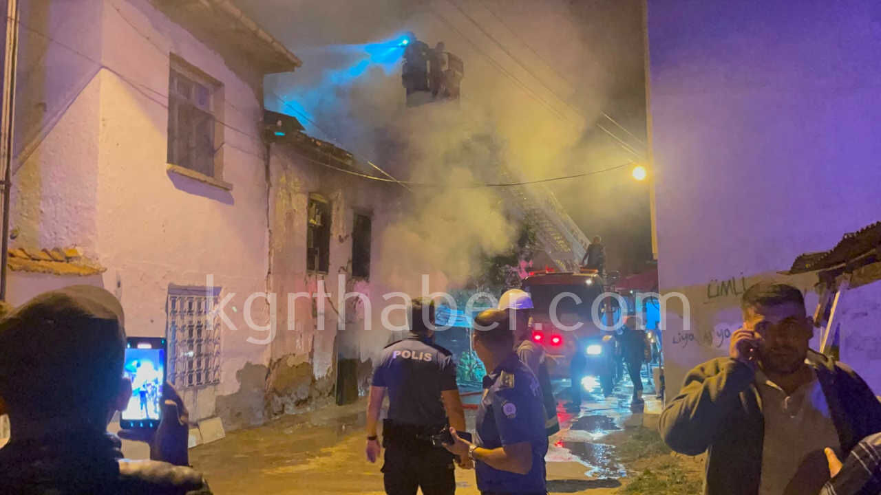 Metruk Binada Cikan Yangin Mahalleyi Sokaga Doktu13