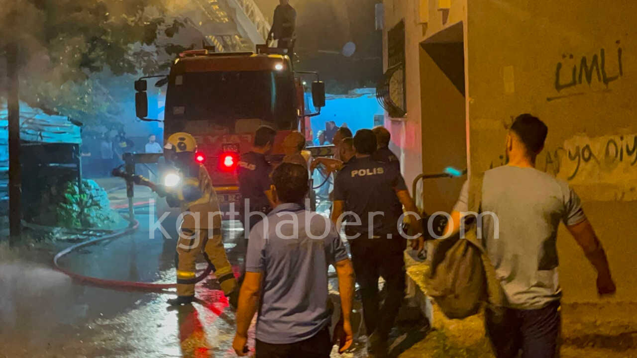 Metruk Binada Cikan Yangin Mahalleyi Sokaga Doktu16